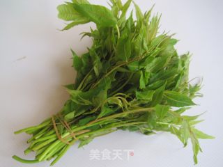 香椿煎蛋的做法步骤：1