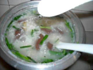 猪红韭菜粥的做法步骤：10