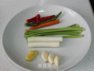 香煎鲫鱼的做法步骤：2