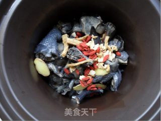清补西洋参乌鸡汤的做法步骤：4