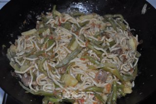 豆角土豆焖面的做法步骤：16