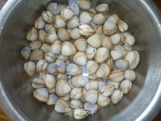 香辣鲜美—辣炒花蛤的做法步骤：1