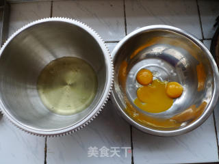 6寸戚风蛋糕的做法步骤：2