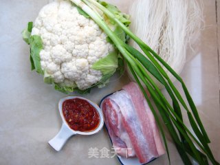 给你的胃加点动力—剁椒菜花粉丝煲的做法步骤：1