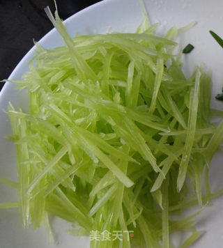 肉臊莴笋丝的做法步骤：3