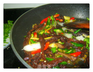 山寨版--干煸牛肉的做法步骤：6