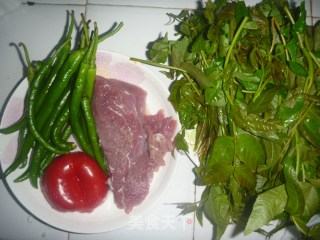 (不一样的香椿做法)辣椒肉末炒香椿的做法步骤：1