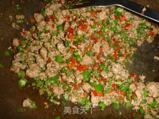 (不一样的香椿做法)辣椒肉末炒香椿的做法步骤：4