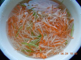 炝拌土豆丝的做法步骤：2
