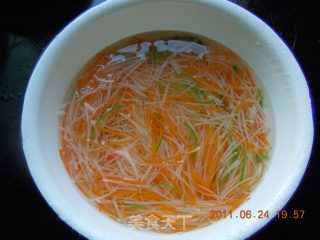 炝拌土豆丝的做法步骤：4