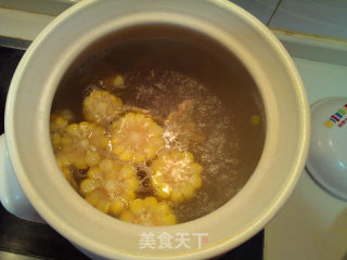 玉米排骨煲的做法步骤：3