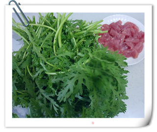 肉炒茼蒿的做法步骤：1