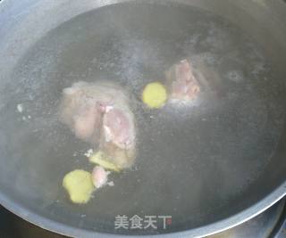 玉米排骨汤的做法步骤：2