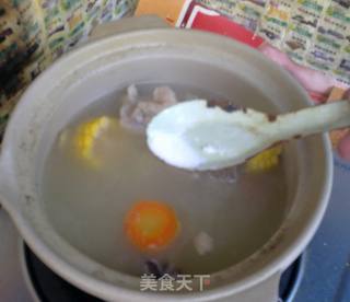 玉米排骨汤的做法步骤：5