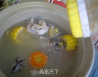 玉米排骨汤的做法步骤：6