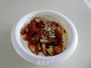 杏仁草莓奶拌的做法步骤：4