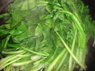 爽口的菠菜拌豆干的做法步骤：2
