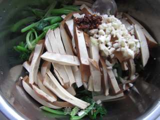 爽口的菠菜拌豆干的做法步骤：4