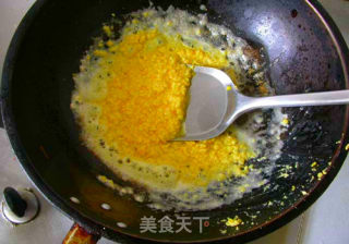 咸蛋黄烩豆腐的做法步骤：4