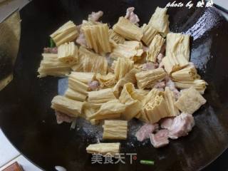 橄榄菜腐竹烧肉的做法步骤：5