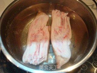 美味的绿色食品——猪蹄烧干菜的做法步骤：3