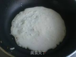 土豆肉松蛋饼的做法步骤：2