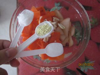 处理苹果醋的边角料——凉拌醋苹果的做法步骤：4