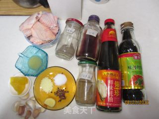 蒜香烤翅的做法步骤：1