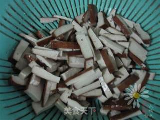 青椒炒豆干的做法步骤：2