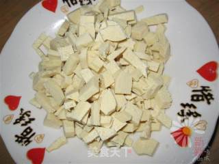 香菜豆干炒花生米——下酒菜的做法步骤：1