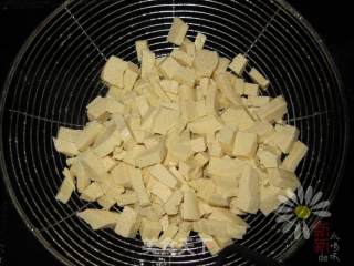 香菜豆干炒花生米——下酒菜的做法步骤：4