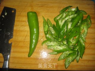 家常青椒炒鸡蛋的做法步骤：2