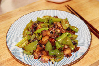 青椒回锅肉的做法步骤：14