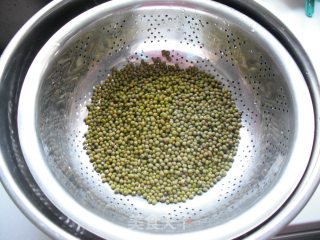 如何在低温季节生发绿豆芽的做法步骤：1