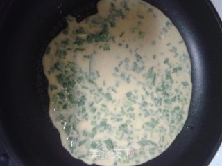 韭菜鸡蛋煎饼的做法步骤：3