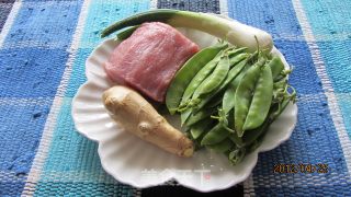 滑炒肉片荷兰豆的做法步骤：1