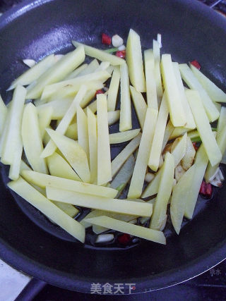干煸土豆条的做法步骤：8