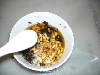 紫苏松仁拌海蜇的做法步骤：12