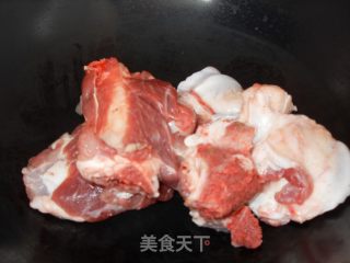 竹笋莴笋骨头汤的做法步骤：1