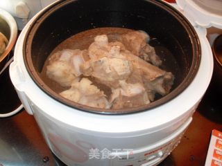 竹笋莴笋骨头汤的做法步骤：2