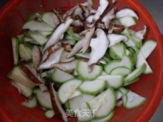 西葫芦炒肉丝的做法步骤：1