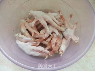 卤鸡爪的做法步骤：1
