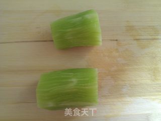 蚝汁老干妈翡翠条    夏季减肥菜哦的做法步骤：1