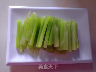 蚝汁老干妈翡翠条    夏季减肥菜哦的做法步骤：3