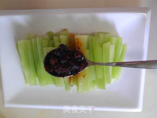 蚝汁老干妈翡翠条    夏季减肥菜哦的做法步骤：4