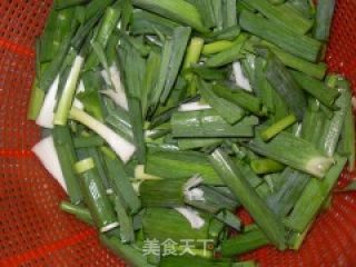 大蒜炒猪肝的做法步骤：2
