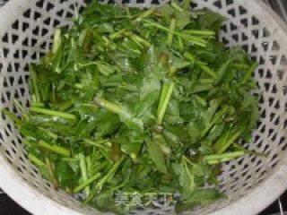 水芹菜炒肉片的做法步骤：1