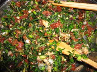 蒲公英肉锅贴的做法步骤：6