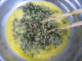 香椿芽摊鸡蛋的做法步骤：4