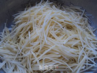 素炒土豆丝的做法步骤：2